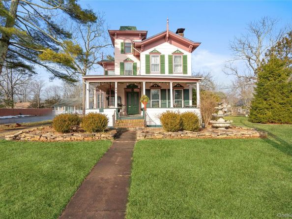 449 Montauk Highway, East Moriches NY 11940