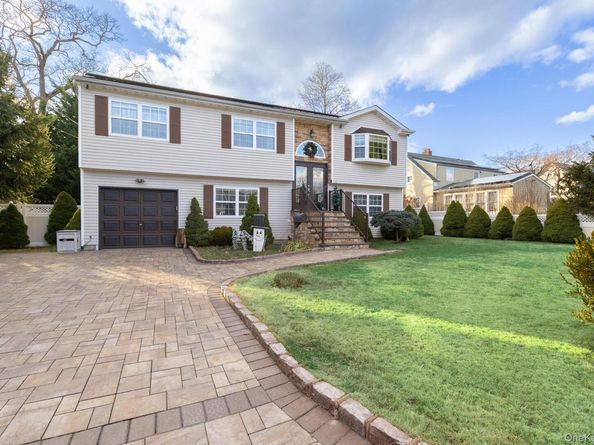 25 Fordham Place, Bay Shore NY 11706