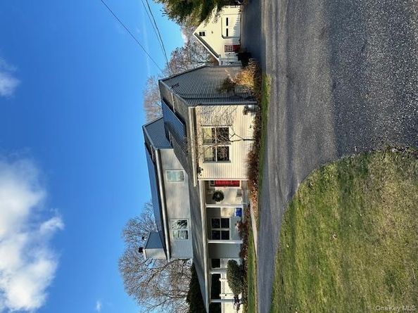96 W Tiana Road, Hampton Bays NY 11946