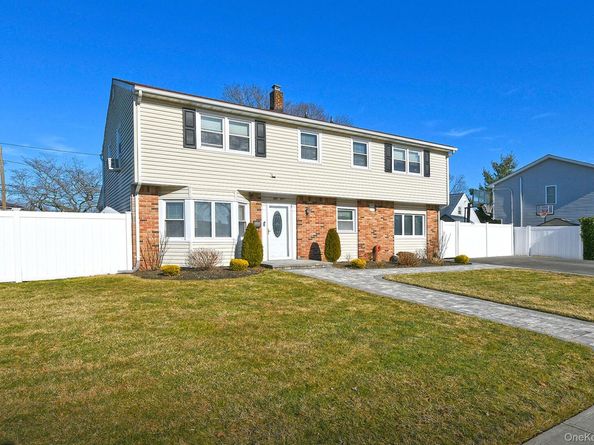 53 Clay Lane, Levittown NY 11756