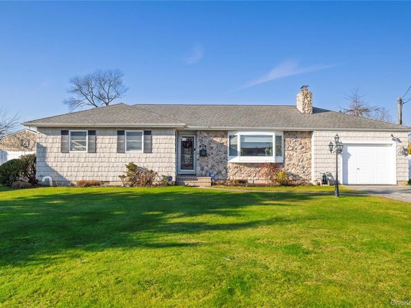 272 Baylawn Avenue, Copiague NY 11726