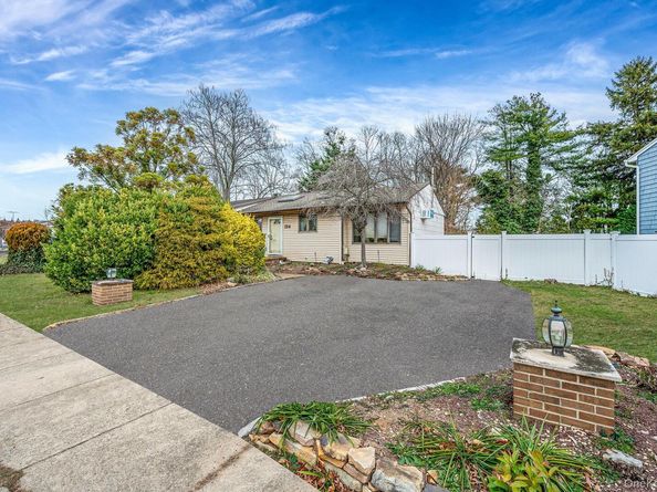 194 Central Park Road, Plainview NY 11803