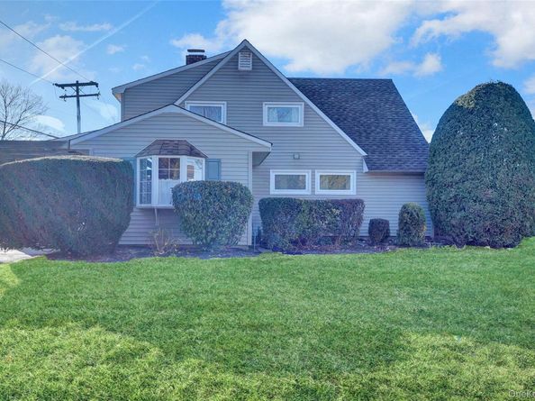 2 Welcome Lane, Wantagh NY 11793