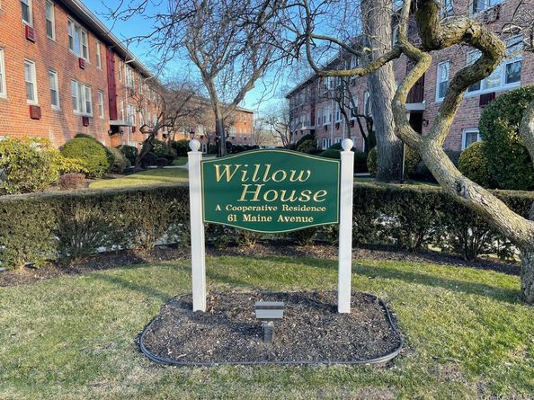 61 Maine Avenue F25, Rockville Centre NY 11570