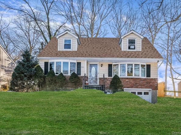 21 Valleywood Drive, Huntington Station NY 11746