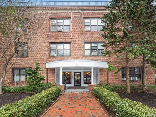 1 Town House Place 3H, Great Neck NY 11021