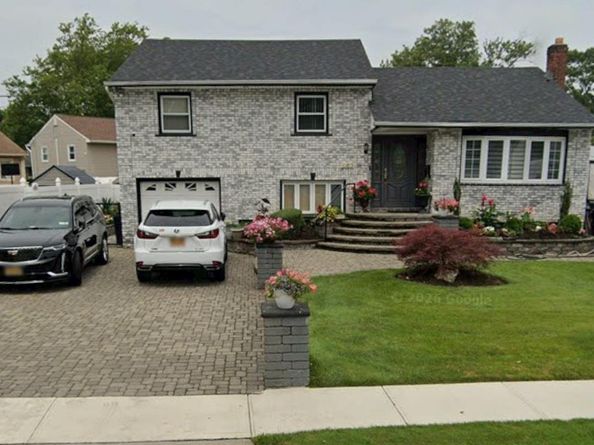 1083 Northgate Court, Uniondale NY 11553