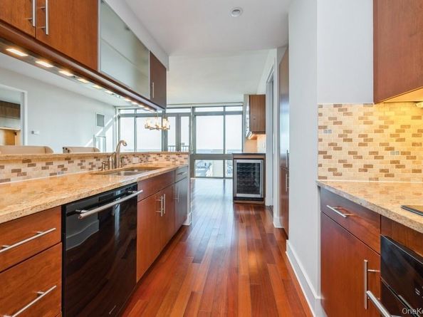 175 Huguenot Street 1604/1605, New Rochelle NY 10801