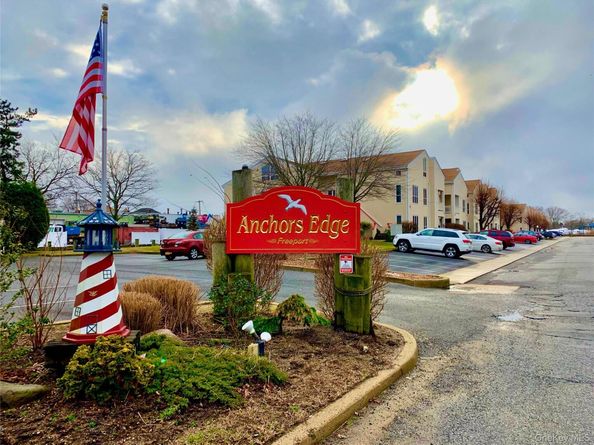 31 Anchor Street Y, Freeport NY 11520