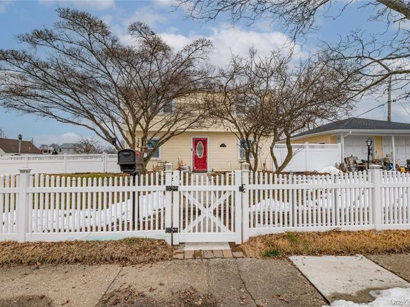 3 Brook Lane, Levittown NY 11756