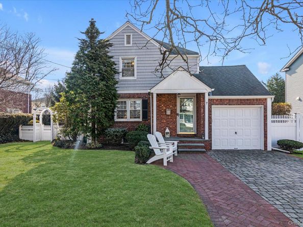 7 Rutgers Place, Merrick NY 11566