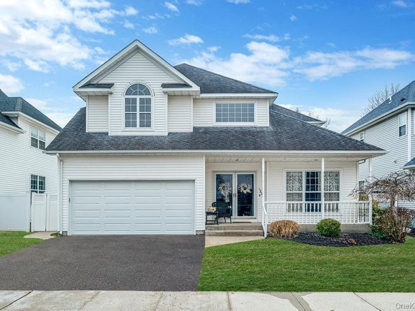 120 Cranberry Court, Melville NY 11747