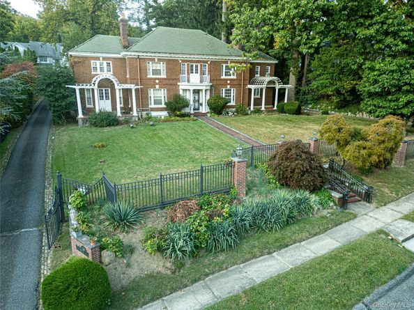 26 Overlook Circle, New Rochelle NY 10804