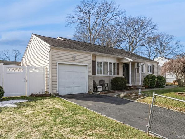 66 Craven Street, Huntington Station NY 11746