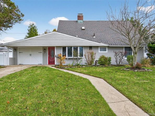 7 Lowland Road, Levittown NY 11756