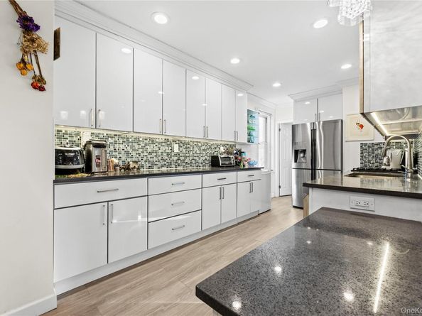 23-45 Bell Boulevard 5G, Bayside NY 11360