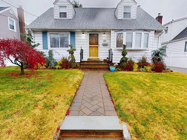 120 Barrymore Boulevard, Franklin Square NY 11010