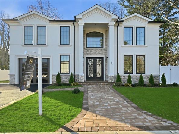 2 Blueberry Lane, Hicksville NY 11801