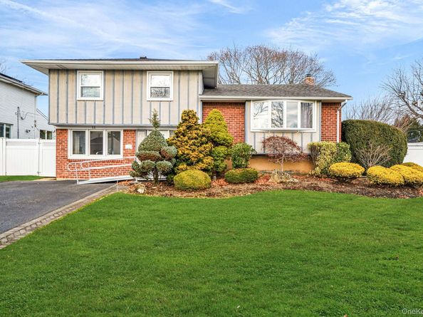 11 Fordham Drive, Plainview NY 11803