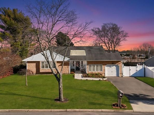 15 Drake Avenue, Bellport NY 11713