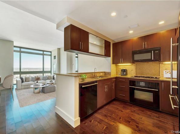 175 Huguenot Street 2404, New Rochelle NY 10801