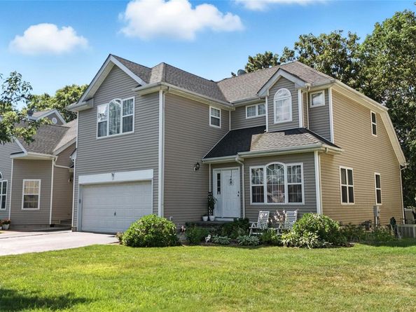 33 Sunflower Ridge Road, South Setauket NY 11720