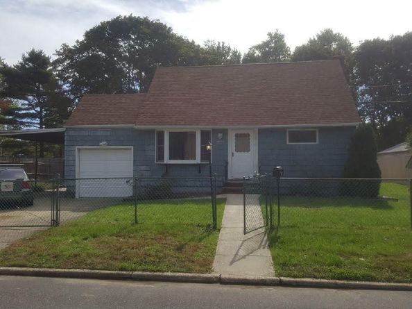 18 21st Avenue, Bay Shore NY 11706
