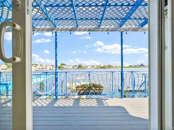 15579 Bayview Avenue