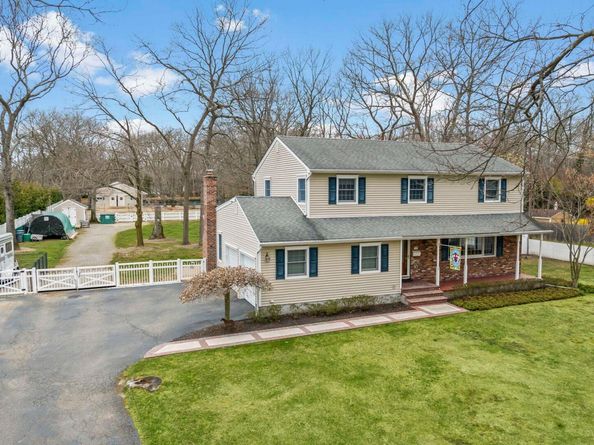 14 Hillside Avenue, Saint James NY 11780