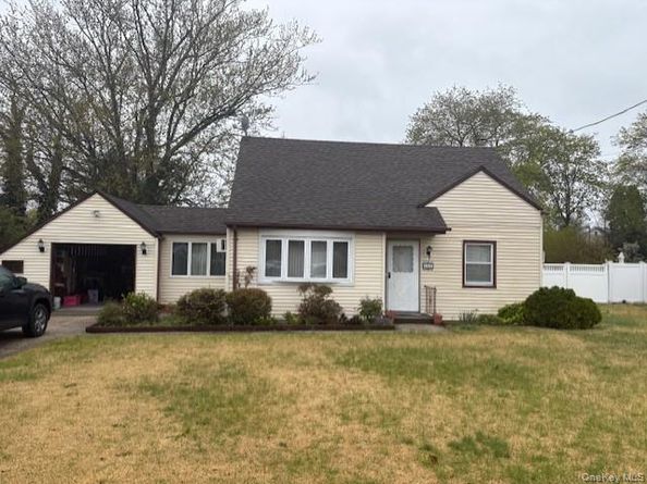 152 Foster Boulevard, North Babylon NY 11702