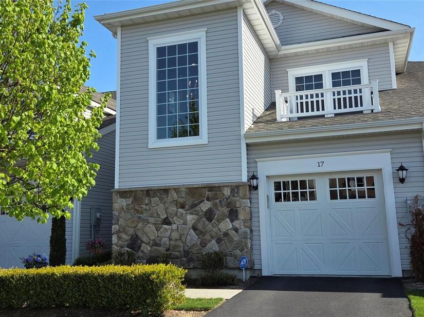 17 Greentree Court, Shirley NY 11967