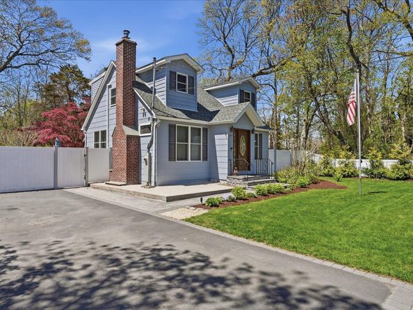 134 Washington Drive, Mastic Beach NY 11951