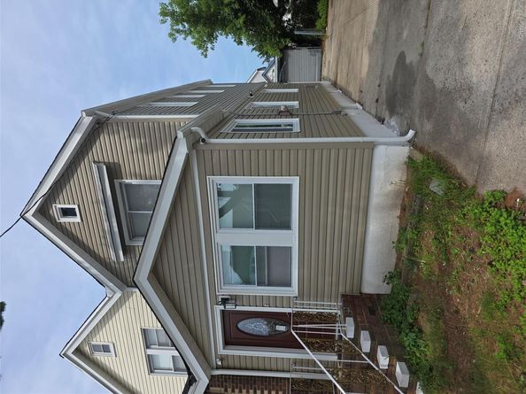 11807 202nd Street, Saint Albans NY 11412