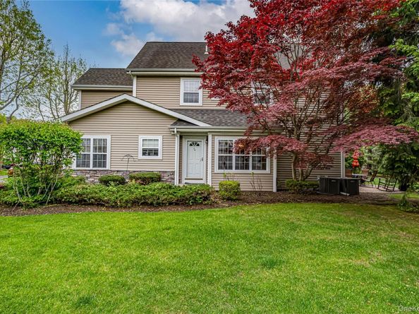 34 Paddington Circle, Smithtown NY 11787