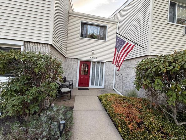 42 Richmond Boulevard 1B, Ronkonkoma NY 11779