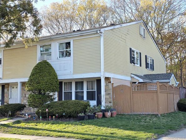 2E Ethan Allen Court, Ridge NY 11961