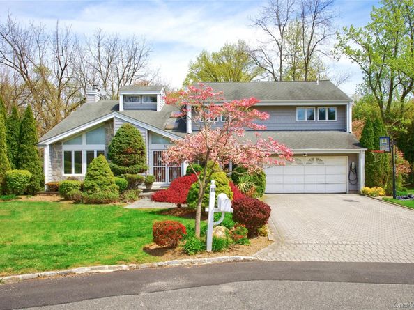 11 Bonnie Lynn Court, Roslyn NY 11576