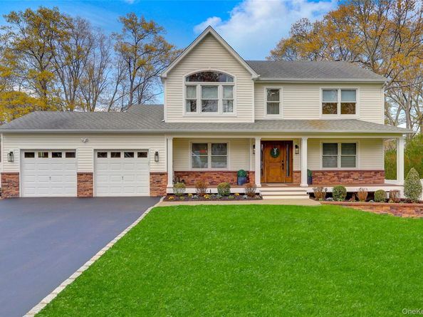 19 Oakwood Avenue, Miller Place NY 11764