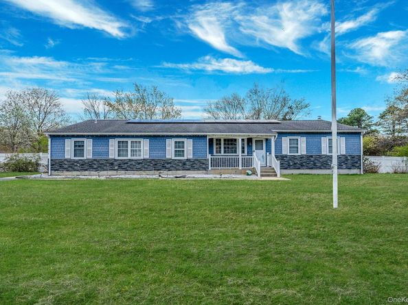 1 Whitman Drive, Medford NY 11763