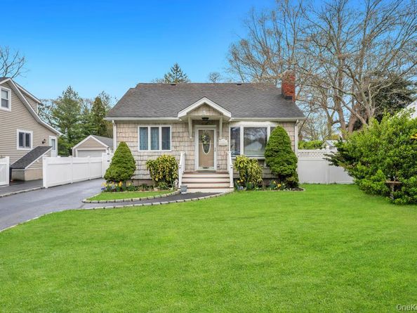 5 Washington Avenue, East Islip NY 11730