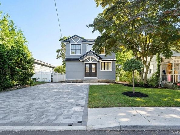 86 Moffitt Boulevard, Islip NY 11751