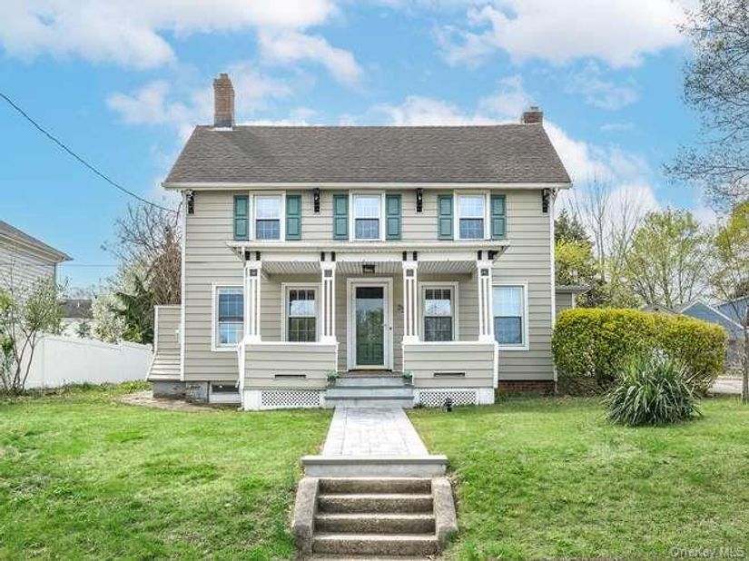 75 Grove Street, Glenwood Landing NY 11547