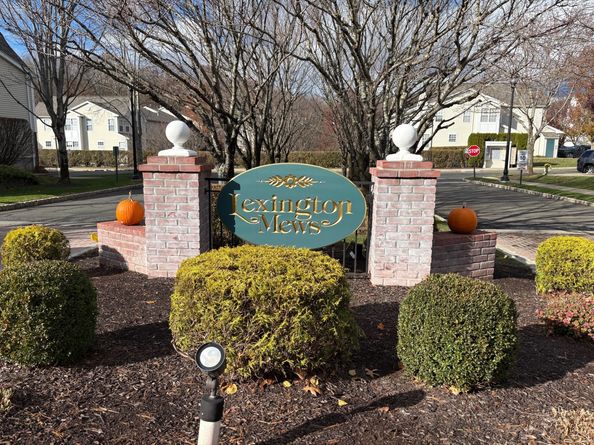 1206 Eaton Court 1206, Danbury CT 06811