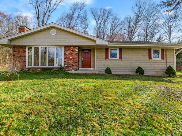 5 Woodland Hills Terrace, Brookfield CT 06804