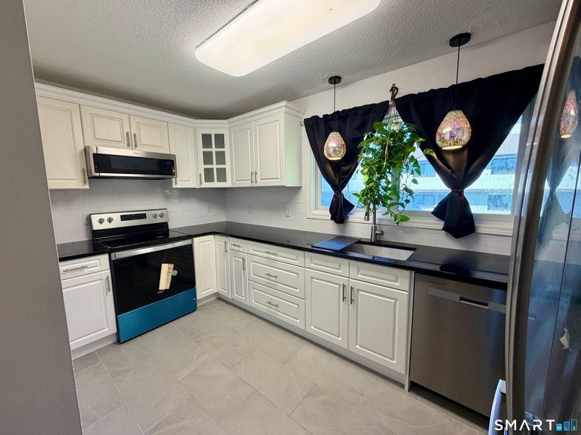 27 Crows Nest Lane 18R, Danbury CT 06811