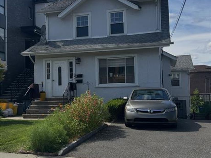 Undisclosed Address #26030737, Palisades Park NJ 07650