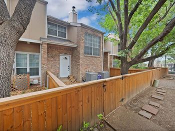 2405  Northlake Court 