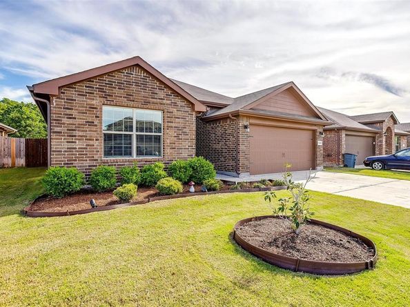 1248  Edgewater Drive , Azle Texas 76020