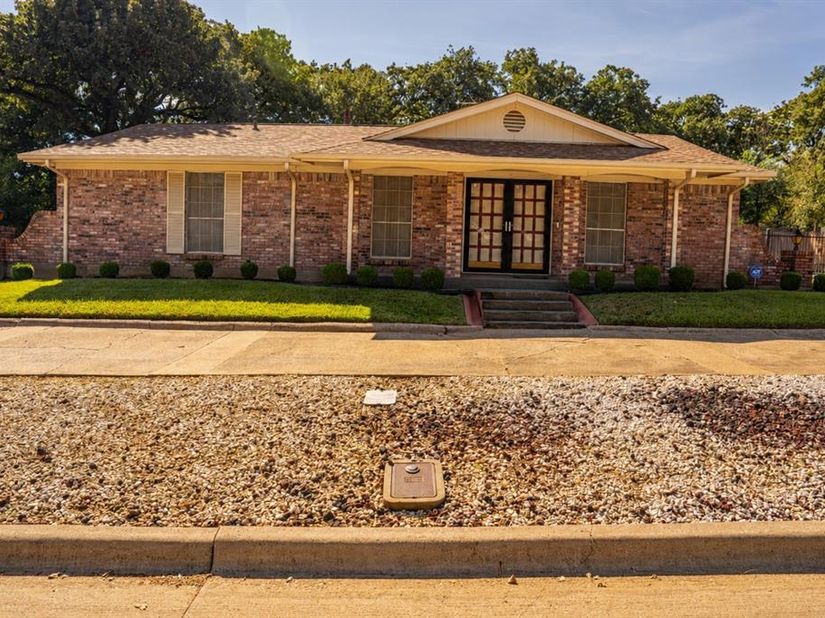 5520  Mac Arthur Drive , Fort Worth Texas 76112