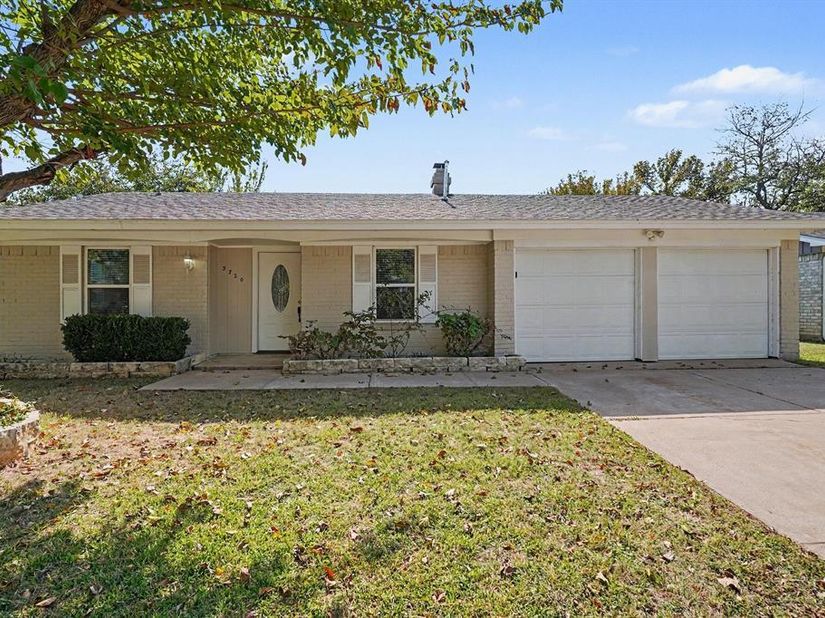 3720  Royal Crest Drive , Fort Worth Texas 76140